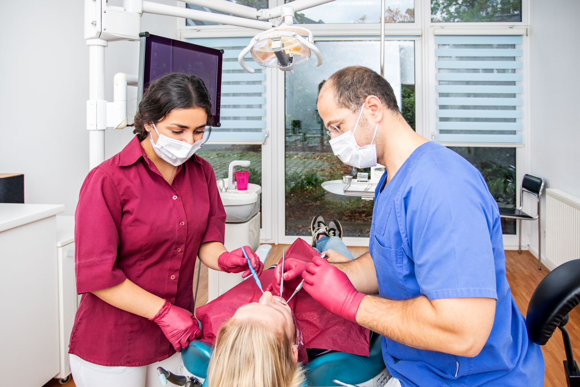 Zahnarztpraxis Dr. Nikolaos Kopsahilis - eine Behandlung