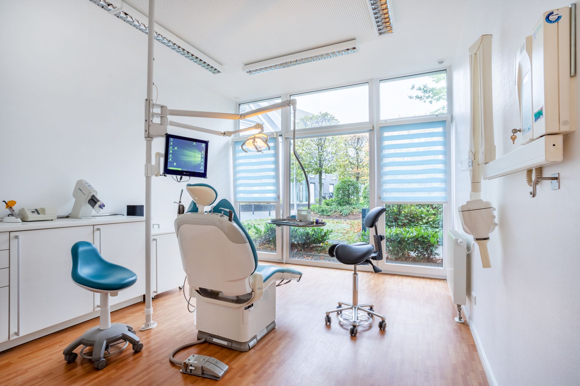 Zahnarztpraxis Kopsahilis, moderner Behandlungsraum